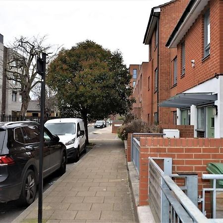London 4 Bedroom House Екстериор снимка