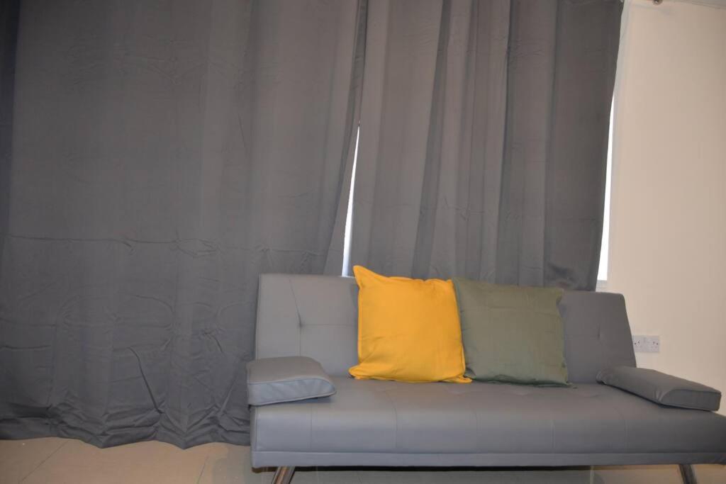London 4 Bedroom House Екстериор снимка