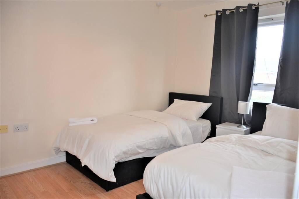 London 4 Bedroom House Екстериор снимка