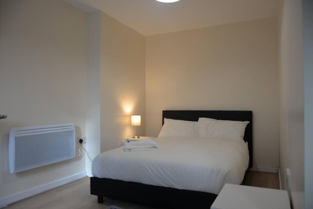 London 4 Bedroom House Екстериор снимка