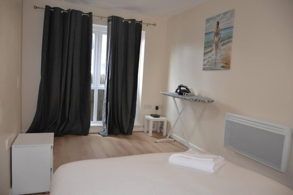London 4 Bedroom House Екстериор снимка